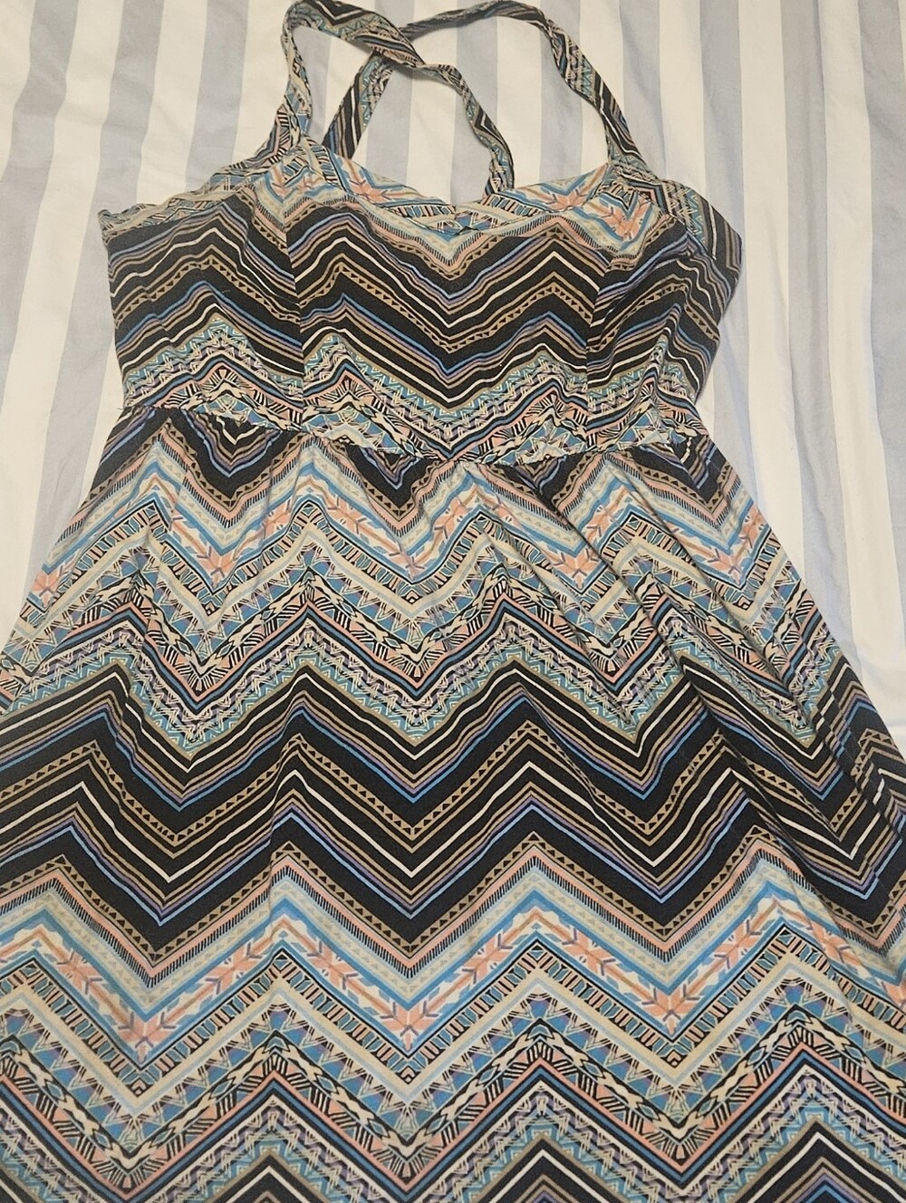 Geometric print stretchy summer dress.